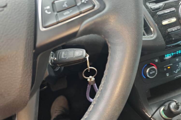 Used Ford Focus 2015 Hatchback EcoBoost 125 Automatic Supreme Style Edition
