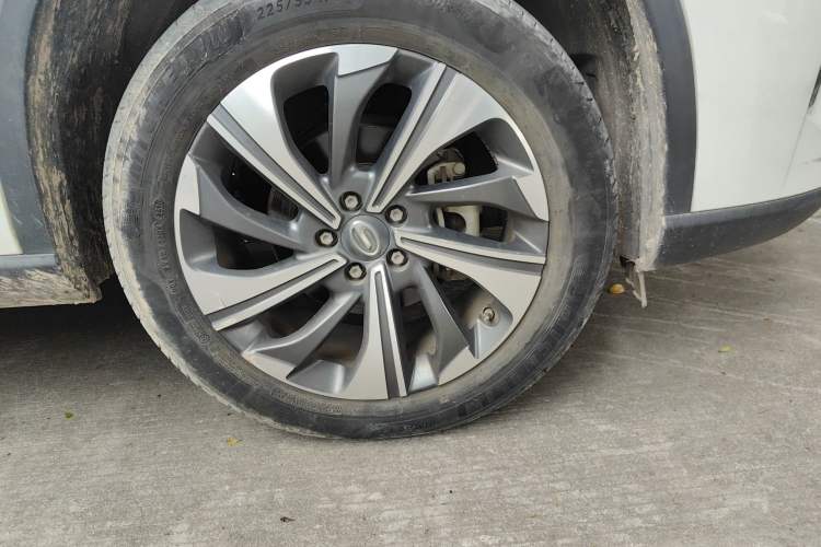 Used GAC Trumpchi GS4 2020 270T Automatic Smart Connectivity Edition Right Front Wheel Hub