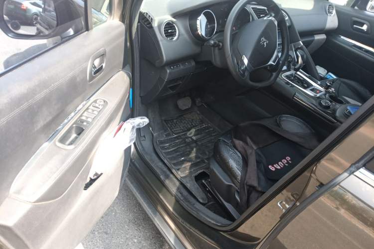 Used Peugeot 3008 2015 1.6THP Automatic Classic Edition Driver Seat