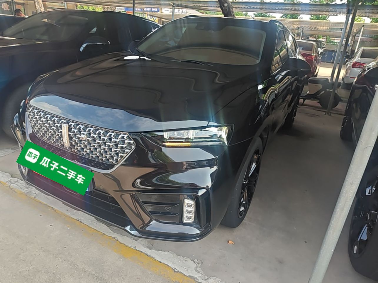 Под передней частью автомобиля
