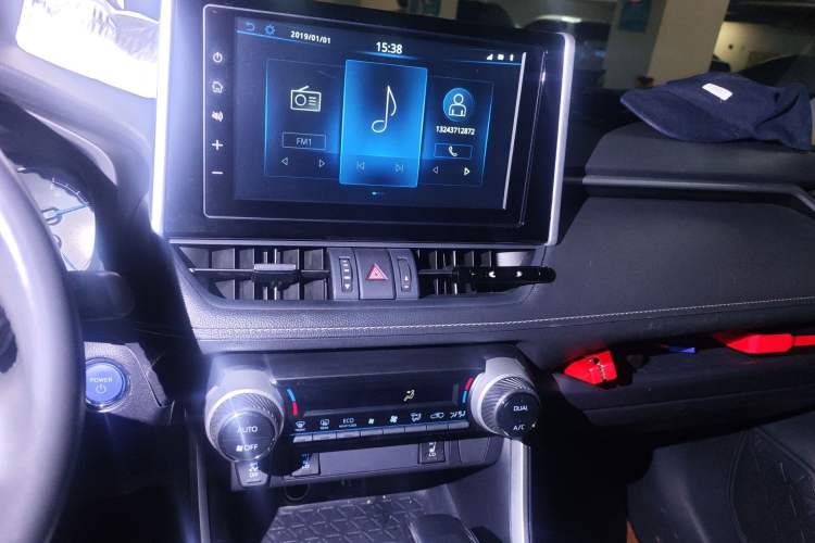 Used Toyota RAV4 2020 Dual-Engine 2.5L E-CVT 4x4 Elite PLUS Edition Audio And AC Panel