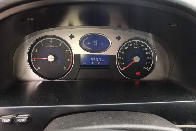 Used Geely Auto Classic Emgrand 2012 Sedan 1.5L Manual Chao Yue Model Odometer Close Up