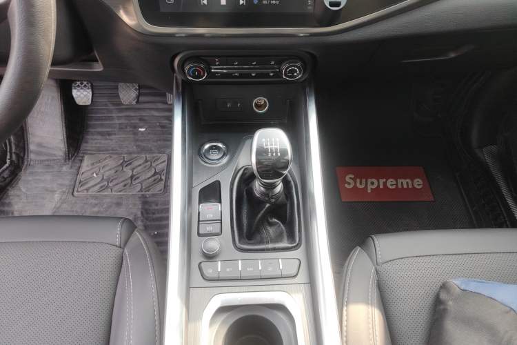 Used Chery Tiggo 8 2018 1.5 TCI Manual Luxury 5-Seater Gear Lever