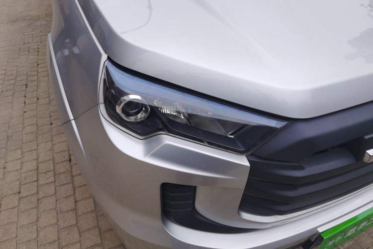 Used JMC Baodian 2022 2.5T Diesel Two-Wheel-Drive Comfort Edition Standard Wheelbase JX4D25A6L Right Front Headlight