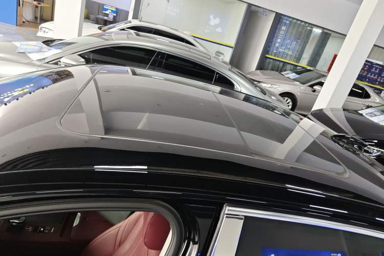 Used Hongqi H5 2024 2.0T Automatic Smart Connect Flagship Edition Roof