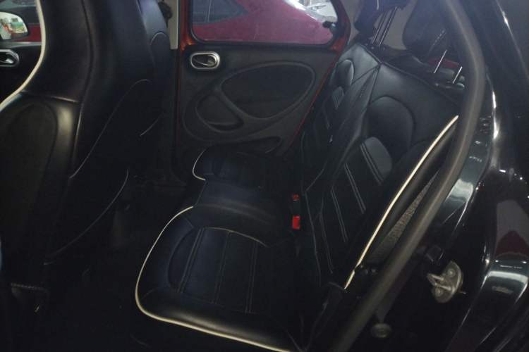 Used smart forfour 2016 1.0L 52 kW Passion Edition Left Rear Seat