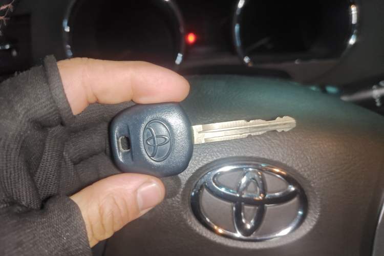 Used Toyota Highlander 2012 2.7L Two-Wheel Drive 7-Seater Luxury Edition
