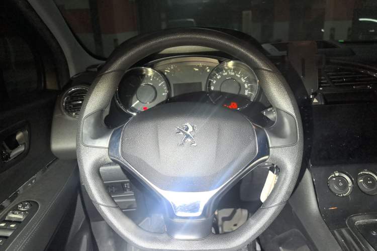 Used Peugeot 3008 2015 2.0L Automatic Classic Edition