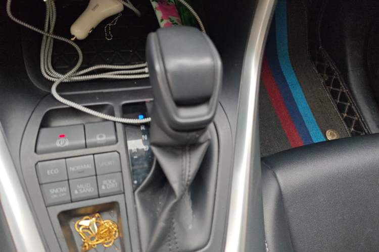 Used Toyota RAV4 2021 2.0L CVT 4x4 Trend Edition Gear Lever