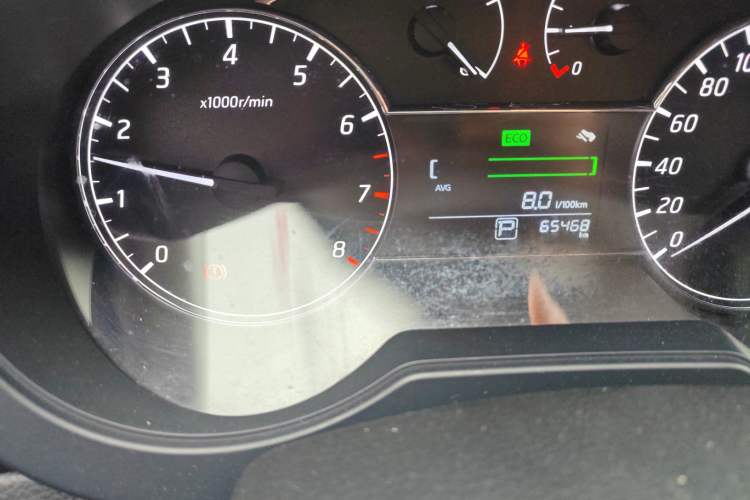 Used Nissan Tiida 2016 1.6L CVT Cool Dynamic Edition Odometer Close Up