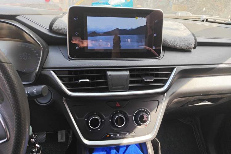 Used Wuling Hongguang S3 2019 1.5L Manual Comfort Model China VI Standard Audio And AC Panel