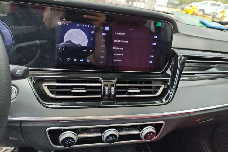 Used Hongqi HS5 2023 2.0T Qixiang Pro Edition Audio And AC Panel