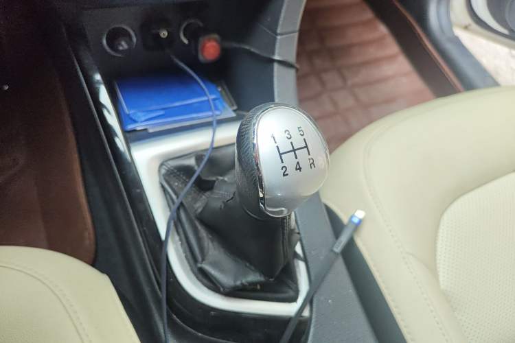 Used Changan Alsvin V7 2016 1.6L Manual Enjoyment Model China V Standard
