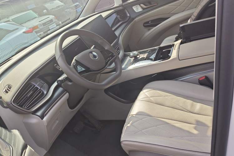 Used Denza D9 2022 DM-i 970 Four-Wheel Drive Flagship Model