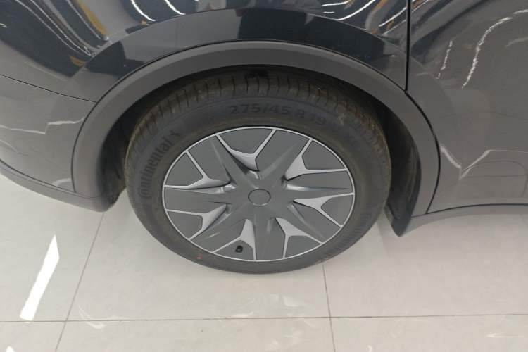 Used Tesla Model Y L 2025 Model Long-Range All-Wheel-Drive Version