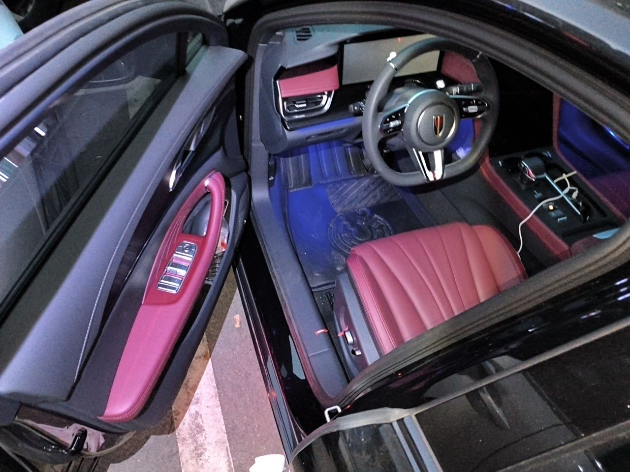 Hongqi H5 2025 Model 2.0T Automatic Xuan Ying 2 Million Units Commemorative Edition — снимка 13