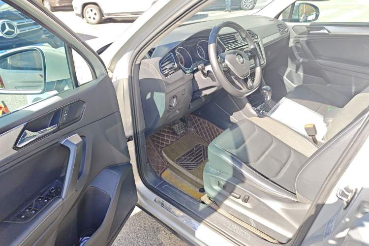 Used Volkswagen Tiguan L 2018 330TSI Automatic Two-Wheel Drive Luxury Edition Driver Seat