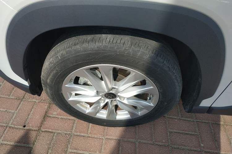 Used Toyota Corolla Cross 2023 2.0L Pioneer Edition Left Front Wheel Hub