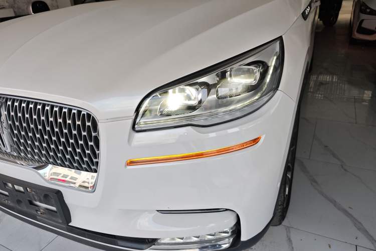 Used Lincoln Aviator 2020 3.0T V6 All-Wheel Drive Executive Version
