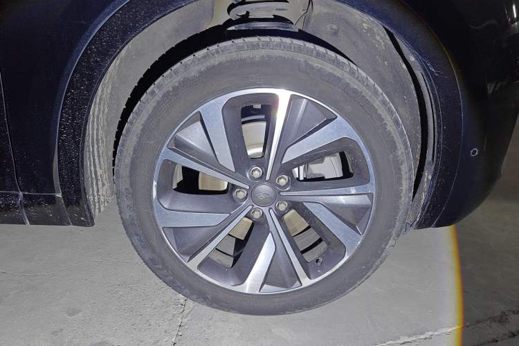 Used Li Auto ONE 2021 Extended-Range 6-Seater Version Right Front Wheel Hub