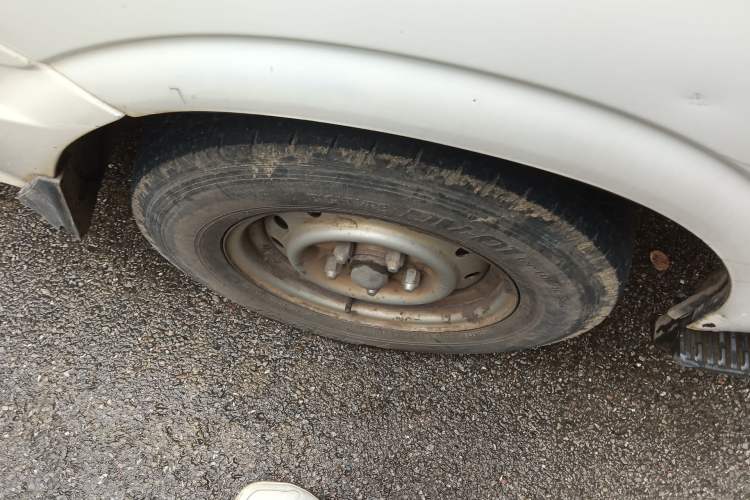 Used Jinbei Hiace 2011 2.0L 5th Generation Kuaiyunwang Luxury Edition 4G19 Right Front Wheel Hub