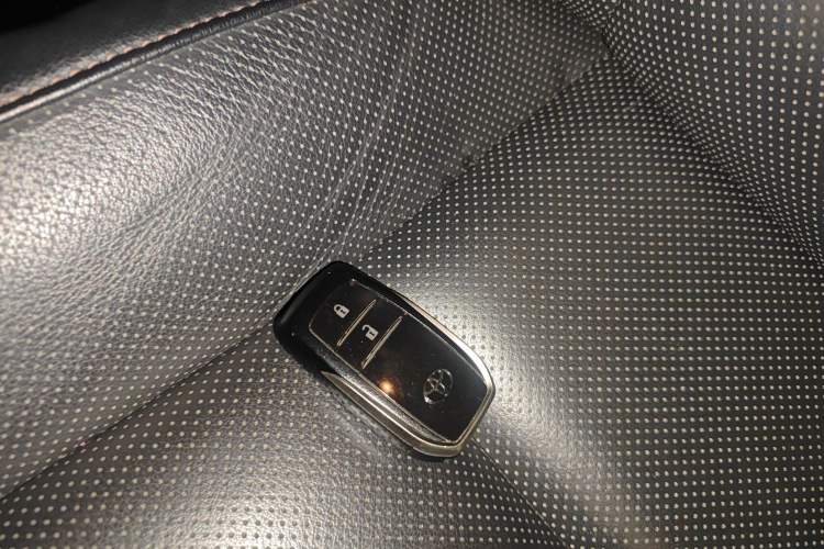 Used Toyota Highlander 2018 2.0T Four-Wheel Drive Luxury Edition 7 Seats China V Emission Standard