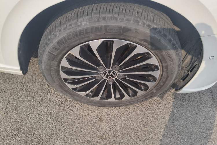 Used Volkswagen Lavida Pure Electric 2019 Enjoyment Edition Right Front Wheel Hub