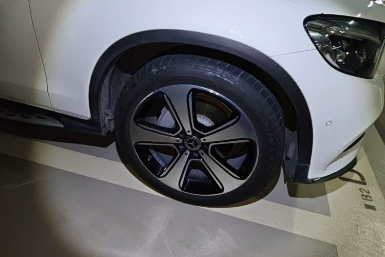 Used Mercedes-Benz GLC 2019 GLC 300 L 4MATIC Dynamic Model Right Front Wheel Hub