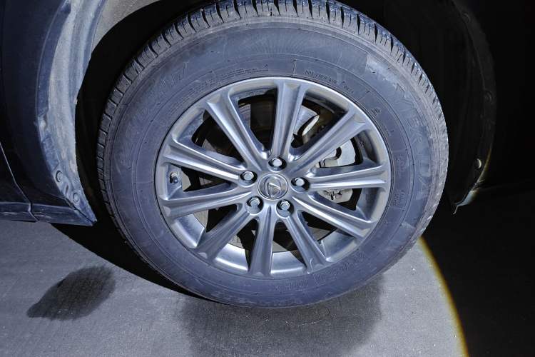 Used Lexus NX 2015 300h Front-Drive Fēngshàng Edition
