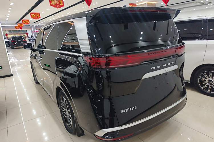 Used Denza D9 2022 DM-i 970 Four-Wheel Drive Prestige Model
