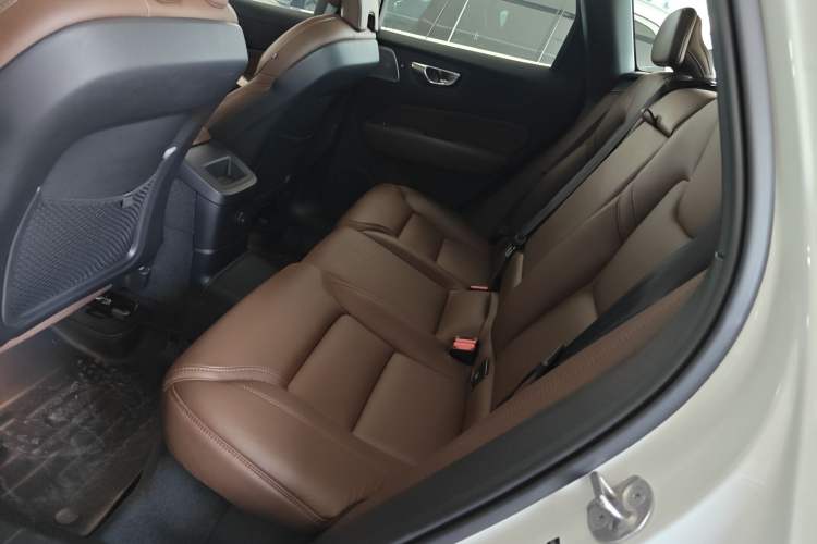 Used Volvo XC60 New Energy 2025 Plug-in Hybrid Long-Range All-Wheel Drive Smart Luxury Edition Left Rear Seat