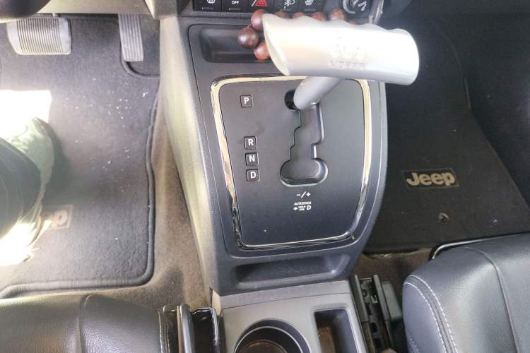 Used Jeep Patriot 2014 2.4L Luxury Navigation Edition Gear Lever