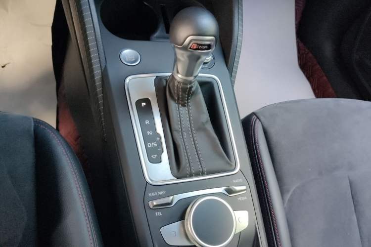 Used Audi Q2L 2022 35 TFSI Luxury Dynamic Edition Gear Lever