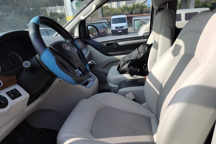 Used SAIC MAXUS G10 2016 2.0T Manual Elite Edition Left Front Seat