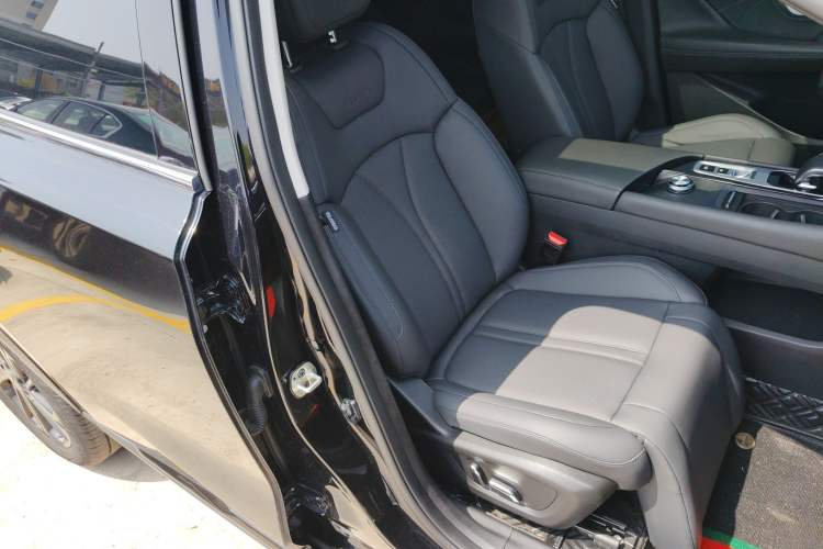 Used Dongfeng Aeolus Huge 2024 Mach Power 1.5T Premium Model Right Front Seat