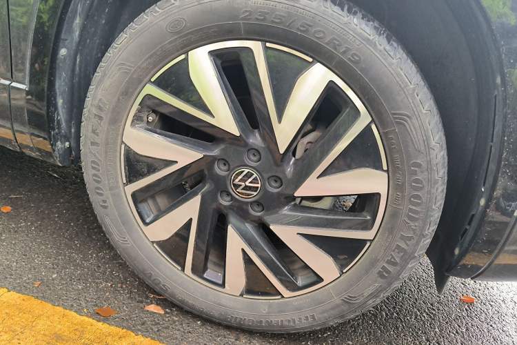 Used Volkswagen Tayron 2023 330TSI Two-Wheel-Drive R-Line High-Energy Version Right Front Wheel Hub
