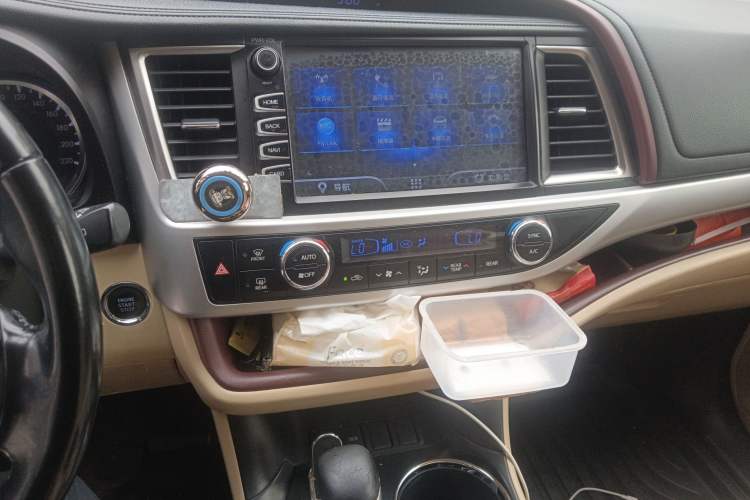 Used Toyota Highlander 2015 2.0T Two-Wheel Drive Luxury Edition 7 Seats
