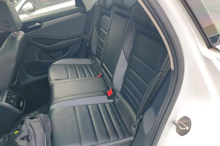 Used Volkswagen Sagitar 2020 280TSI DSG Comfort Version China VI Standard Left Rear Seat