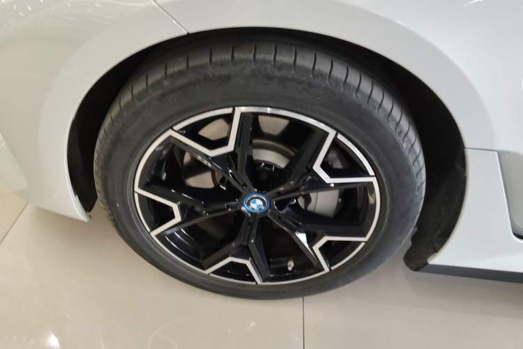 Used BMW i3 2023 eDrive 40 L Midnight Edition
