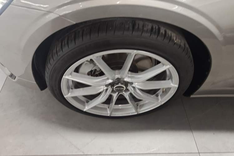 Used Volvo S60 New Energy 2020 T8 e-Drive Hybrid All-Wheel Drive Smart Luxury Edition Left Front Wheel Hub