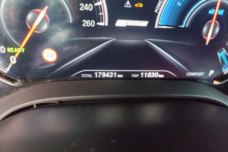 Used BMW 5 Series New Energy 2018 530Le Luxury Package Odometer Close Up