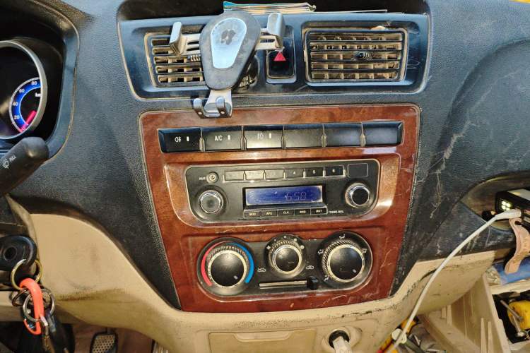 Used CHANGAN KAICHENG Ruixing M80 2014 1.5L Standard Version 4G15S