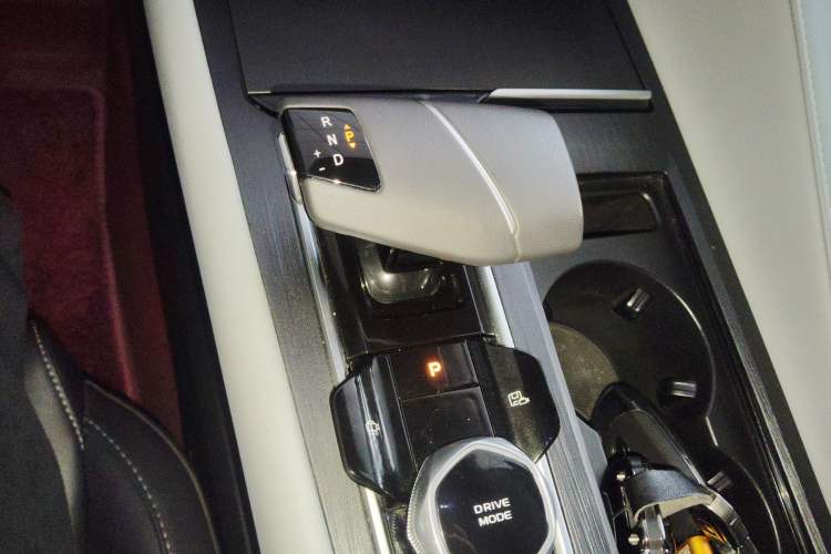 Used CHANGAN CS75 PLUS 2024 3rd Generation Champion Edition 1.5T Intelligent Drive Dynamic Model Gear Lever