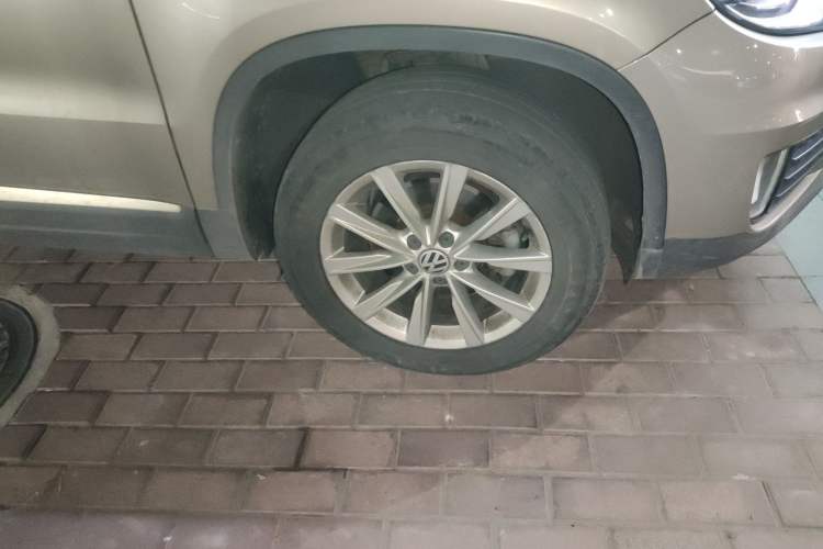 Used Volkswagen Tiguan 2015 1.8TSI Automatic Two-Wheel Drive Comfort Edition Right Front Wheel Hub