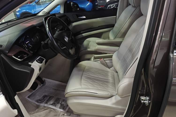 Used Buick GL8 2023 Land Executive Class 652T Luxury Model
