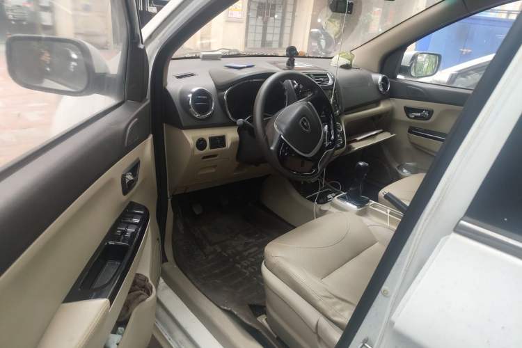 Used Jinbei 750 2015 1.5L Flagship Model