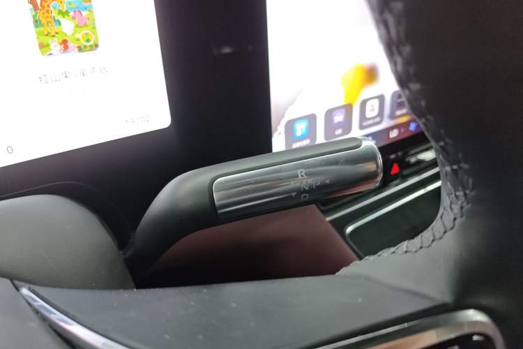 Used Hima AITO M8 2025 Extended-Range Ultra Version 53.4 kWh 5-Seater Edition Gear Lever