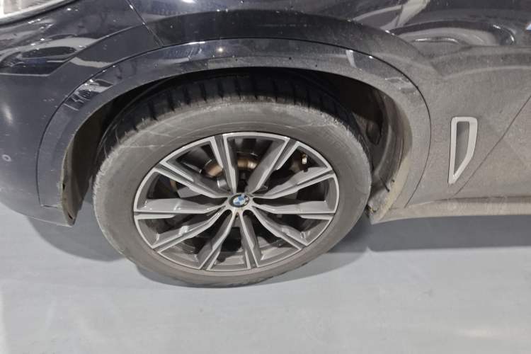 Used BMW X5 2022 xDrive 30Li Luxury M Sport Package
