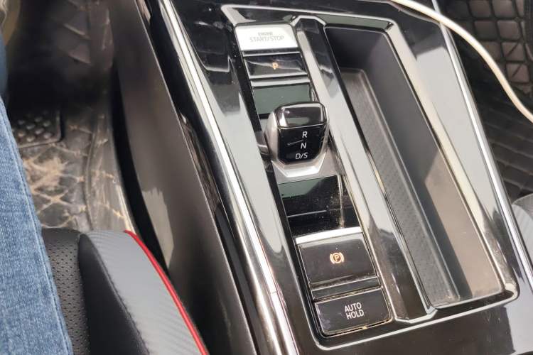 Used Volkswagen Lamando 2023 Lavida L 280TSI DSG Cool & Spicy Edition Gear Lever