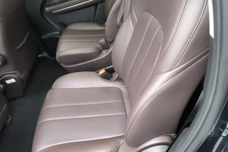 Used GAC Trumpchi M6 2019 270T DCT Luxury Edition (7-seater) China VI Left Rear Seat